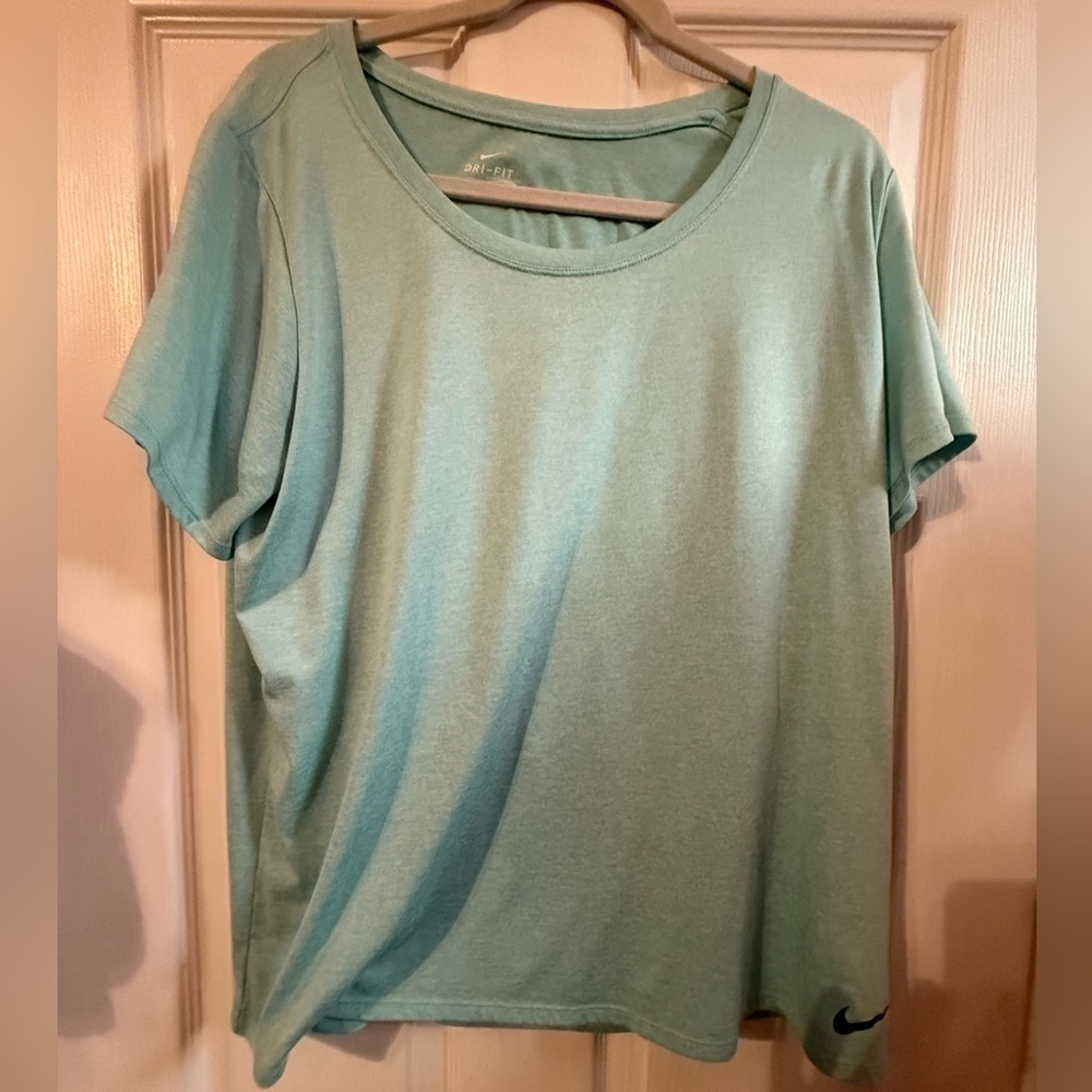 Nike Dri-FIT Aqua Shirt - Picture 2 of 4